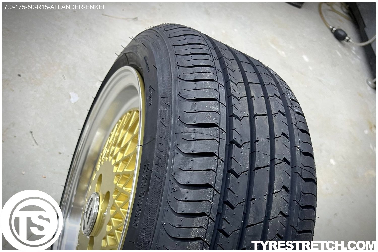 An example of tyre stretch: 175/50 R15 on 7.0J – ATLANDER (ENKEI)