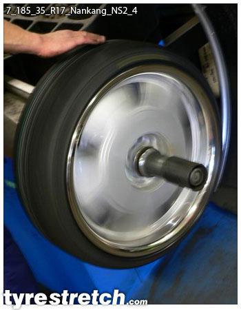 An example of tyre stretch: 185/35 R17 on 7.0J – NANKANG
