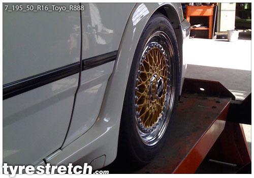 An example of tyre stretch: 195/50 R16 on 7.0J – TOYO