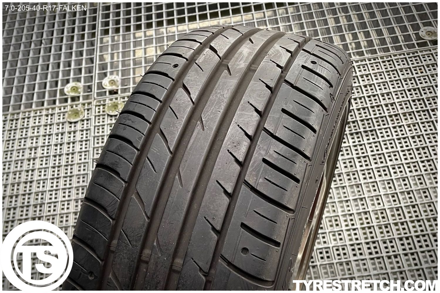 An example of tyre stretch: 205/40 R17 on 7.0J – FALKEN