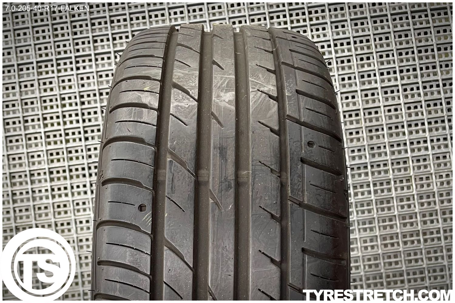 An example of tyre stretch: 205/40 R17 on 7.0J – FALKEN