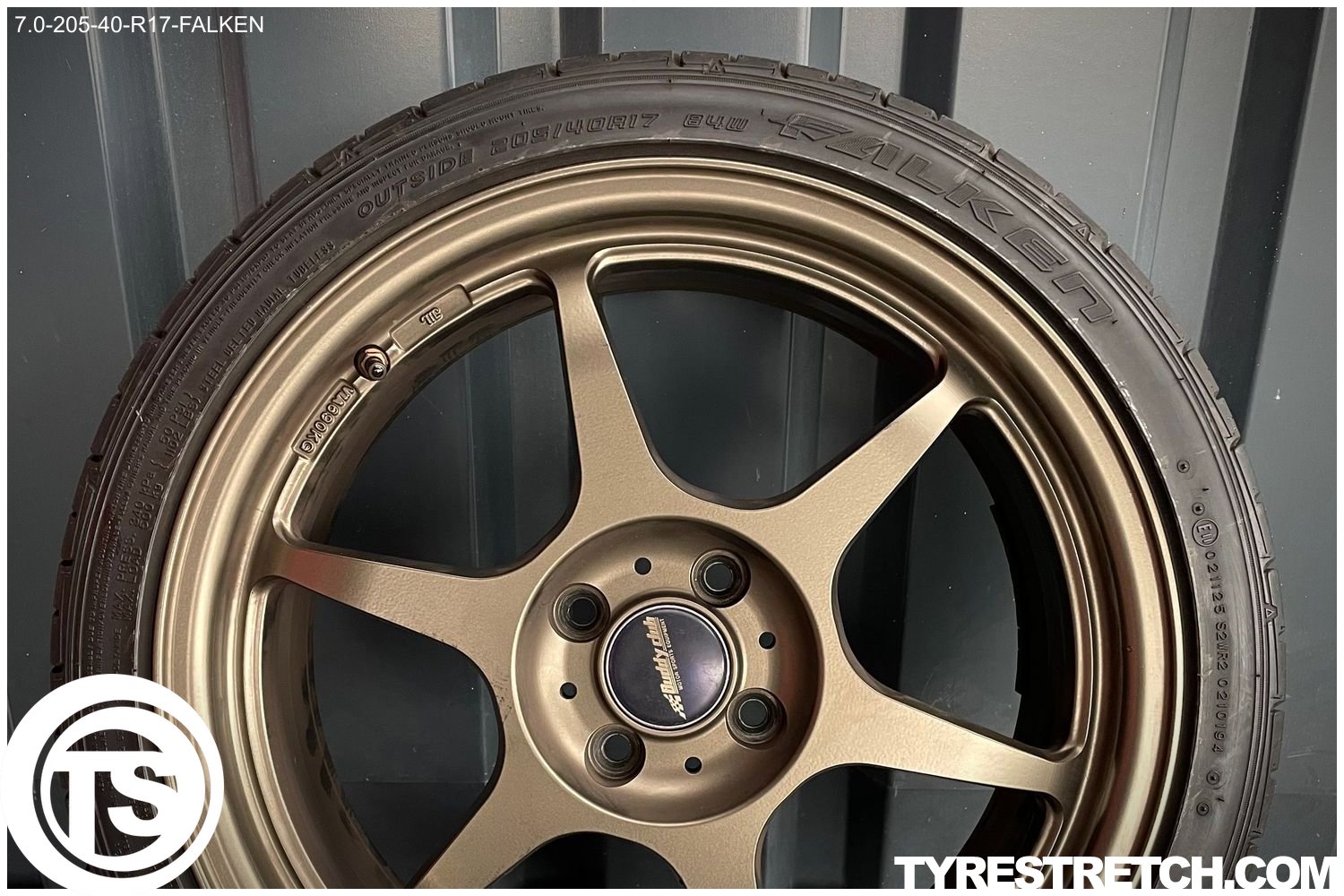 An example of tyre stretch: 205/40 R17 on 7.0J – FALKEN