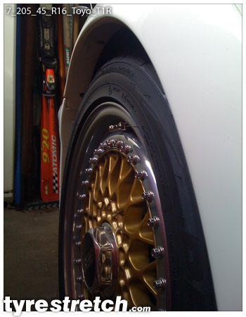 An example of tyre stretch: 205/45 R16 on 7.0J – TOYO