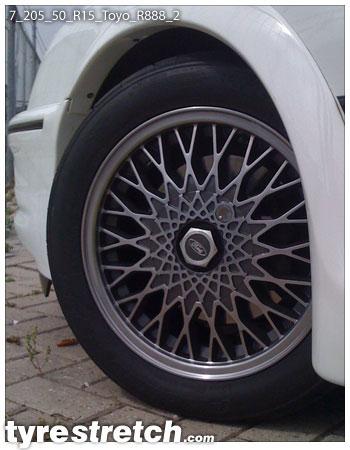 An example of tyre stretch: 205/50 R15 on 7.0J – TOYO