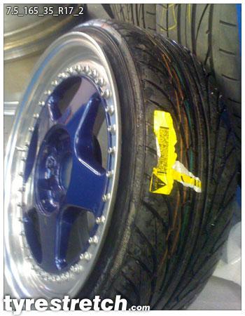 An example of tyre stretch: 165/35 R17 on 7.5J