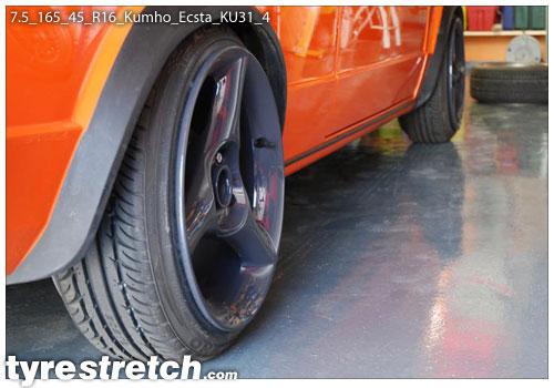 An example of tyre stretch: 165/45 R16 on 7.5J – KUMHO