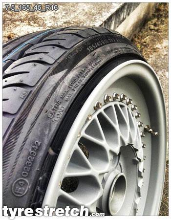An example of tyre stretch: 165/45 R16 on 7.5J