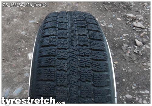 An example of tyre stretch: 165/50 R16 on 7.5J – TOYO