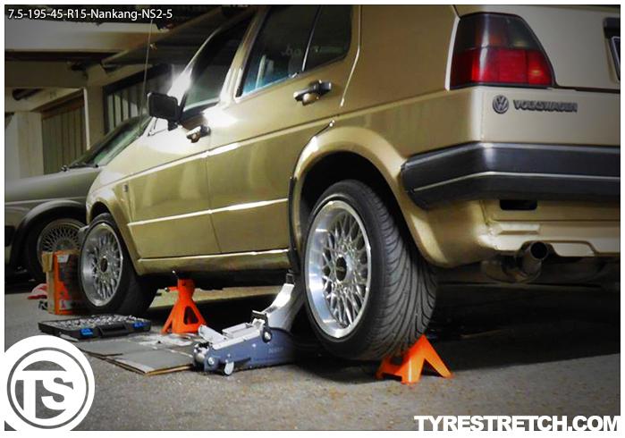 An example of tyre stretch: 195/45 R15 on 7.5J – NANKANG