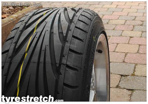 An example of tyre stretch: 195/45 R15 on 7.5J – TOYO