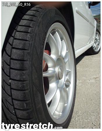 An example of tyre stretch: 205/50 R16 on 7.5J