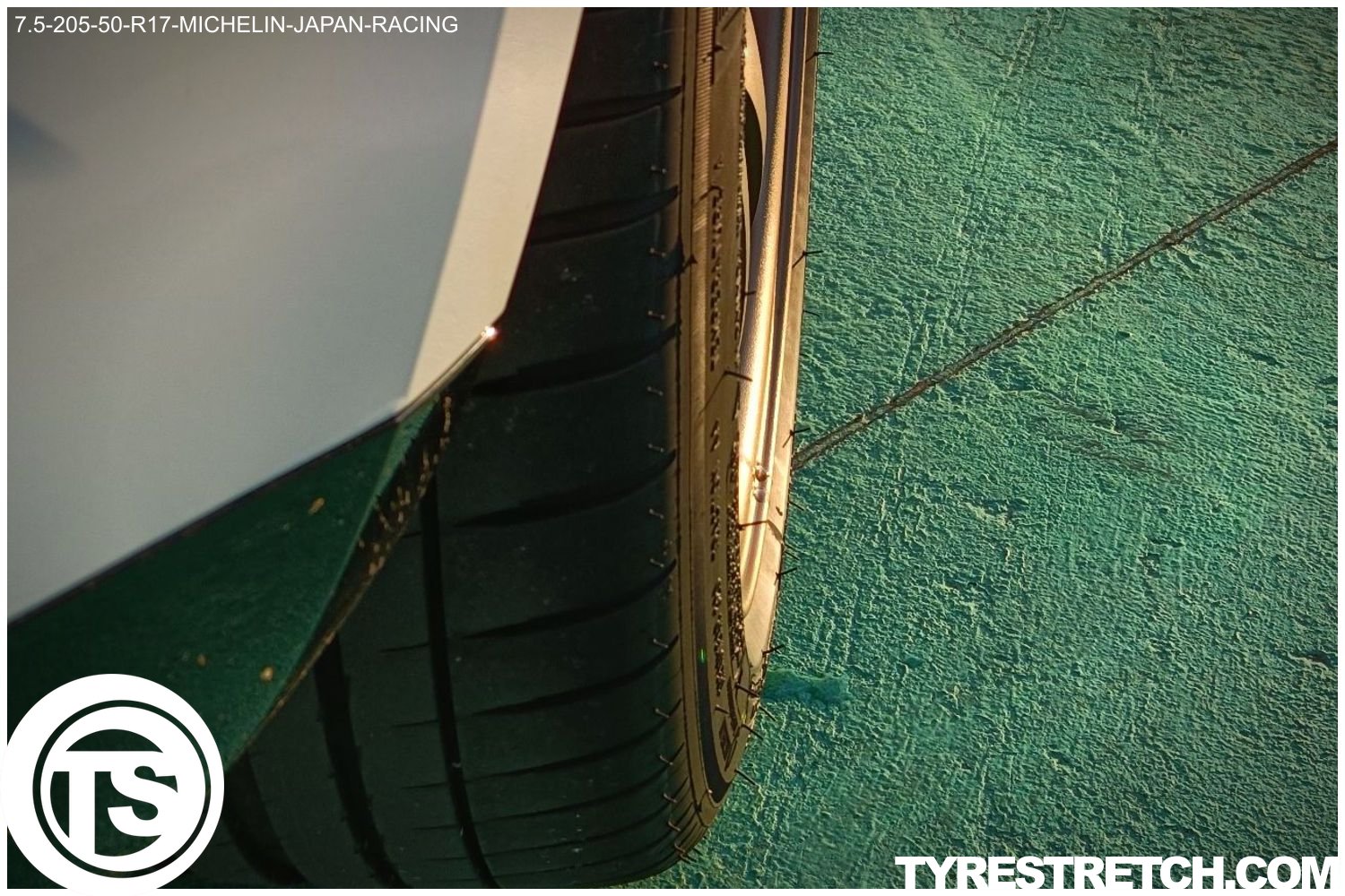An example of tyre stretch: 205/50 R17 on 7.5J – MICHELIN (JAPAN-RACING)