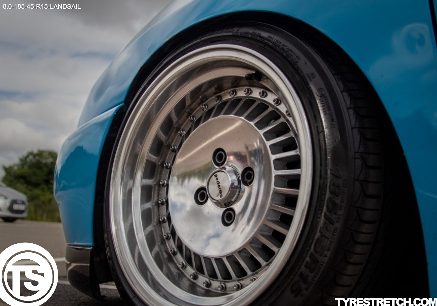 An example of tyre stretch: 185/45 R15 on 8.0J – LANDSAIL