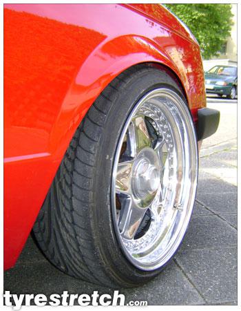 An example of tyre stretch: 195/40 R16 on 8.0J – DUNLOP