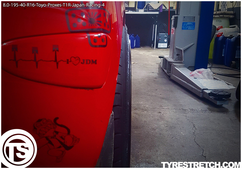 An example of tyre stretch: 195/40 R16 on 8.0J – TOYO (JAPAN RACING)