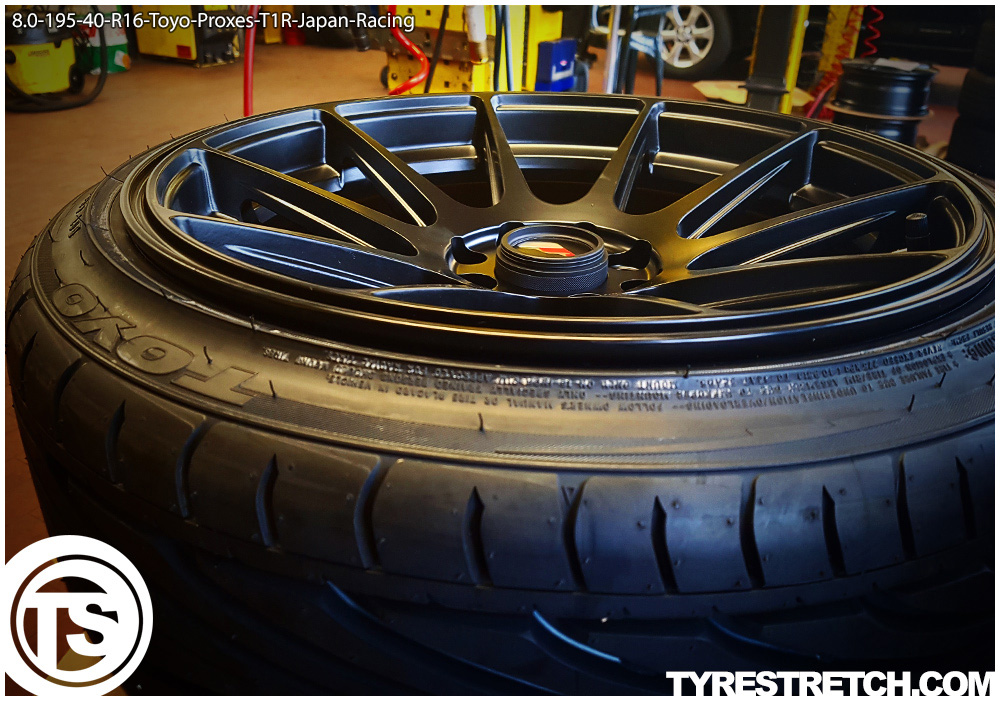 An example of tyre stretch: 195/40 R16 on 8.0J – TOYO (JAPAN RACING)
