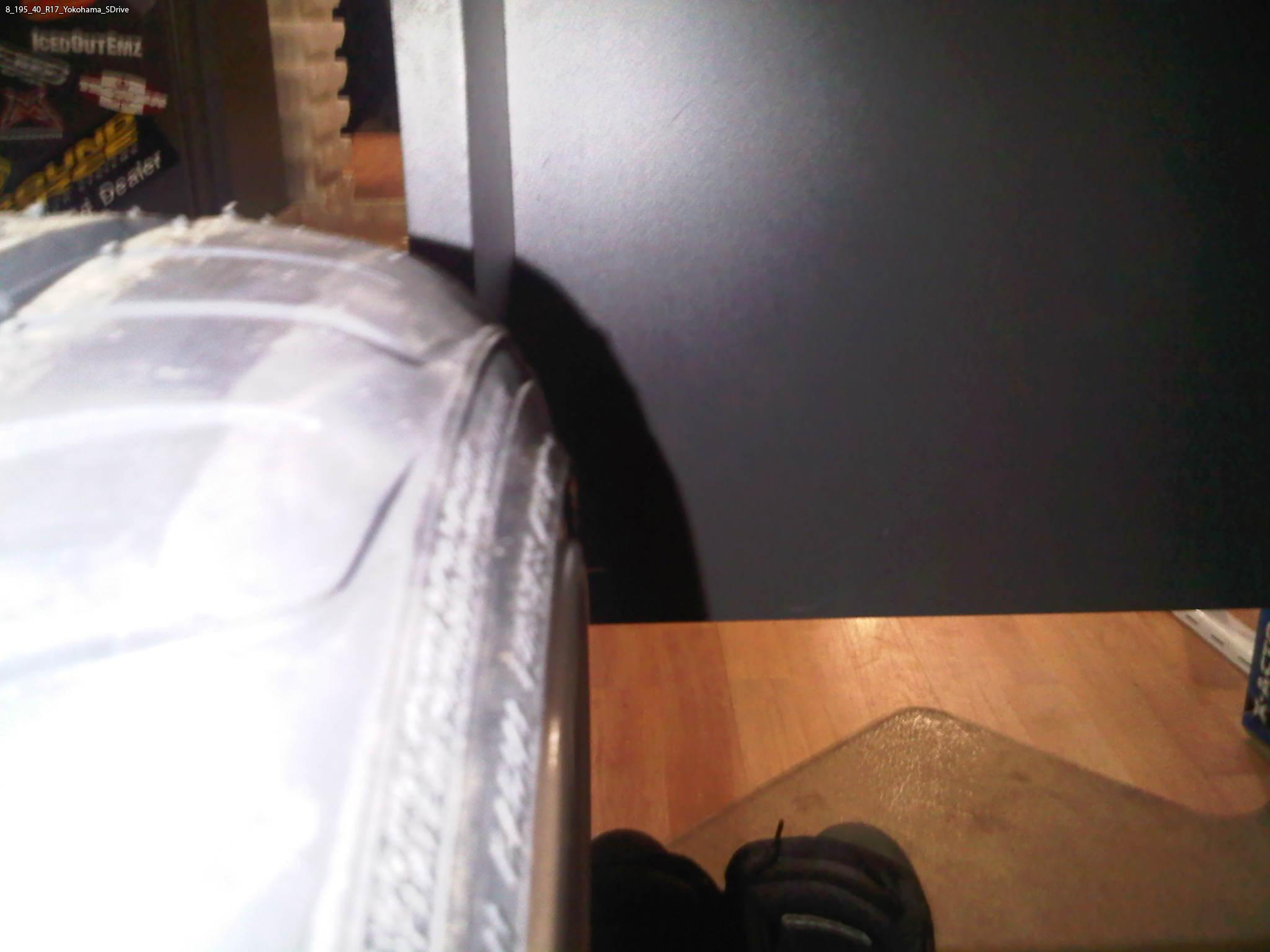 An example of tyre stretch: 195/40 R17 on 8.0J – YOKOHAMA