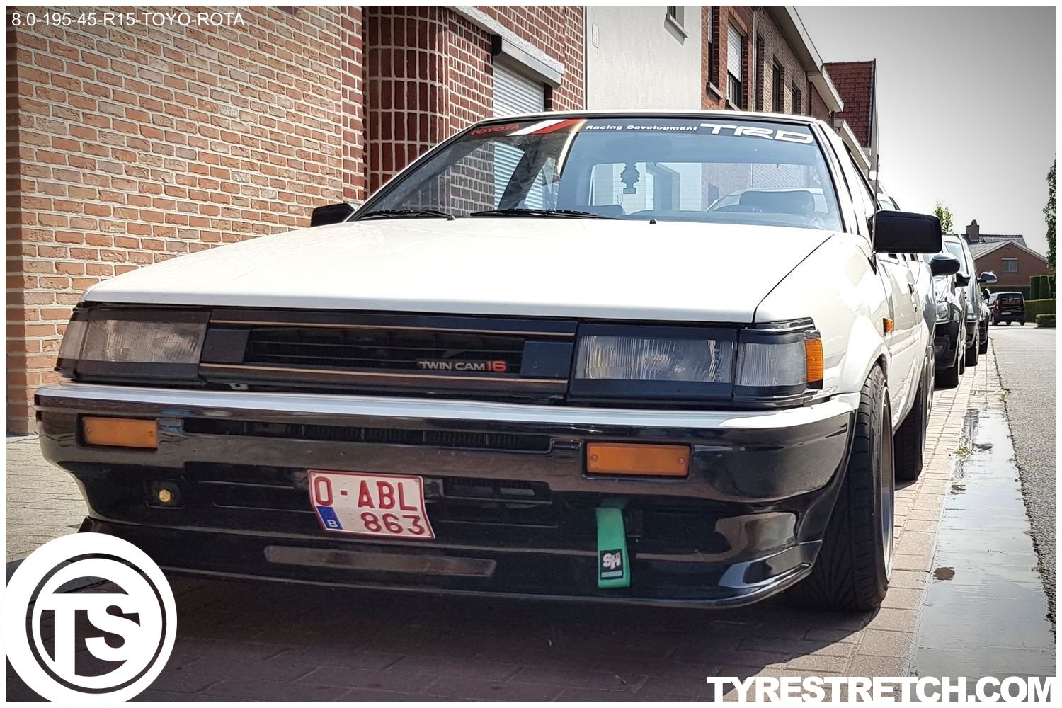 An example of tyre stretch: 195/45 R15 on 8.0J – TOYO (ROTA)