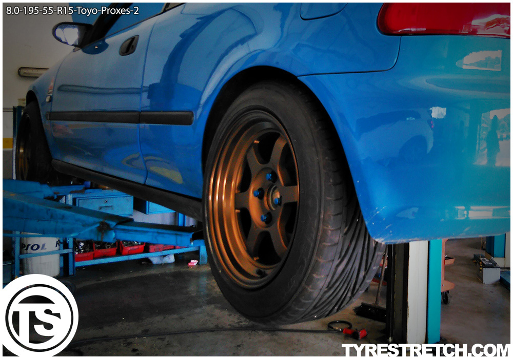 An example of tyre stretch: 195/55 R15 on 8.0J – TOYO
