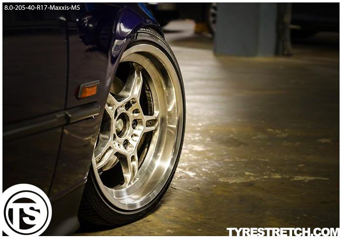 An example of tyre stretch: 205/40 R17 on 8.0J – MAXXIS