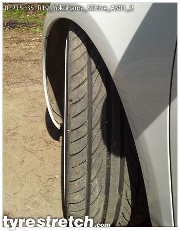 An example of tyre stretch: 215/35 R19 on 8.0J – YOKOHAMA