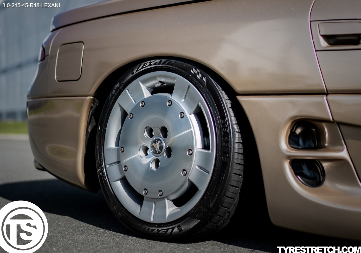 An example of tyre stretch: 215/45 R18 on 8.0J – LEXANI