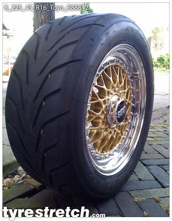 An example of tyre stretch: 225/45 R16 on 8.0J – TOYO