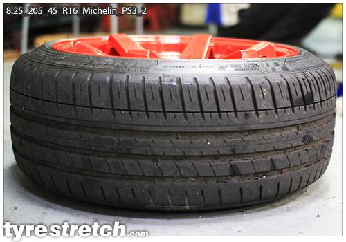 An example of tyre stretch: 205/45 R16 on 8.25J – MICHELIN