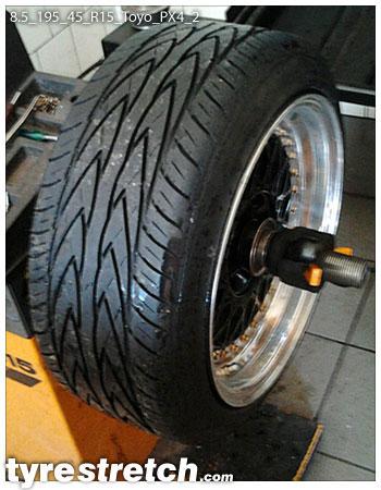 An example of tyre stretch: 195/45 R15 on 8.5J – TOYO