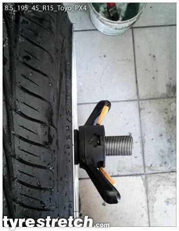 An example of tyre stretch: 195/45 R15 on 8.5J – TOYO