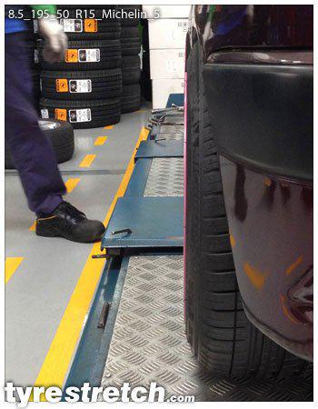 An example of tyre stretch: 195/50 R15 on 8.5J – MICHELIN