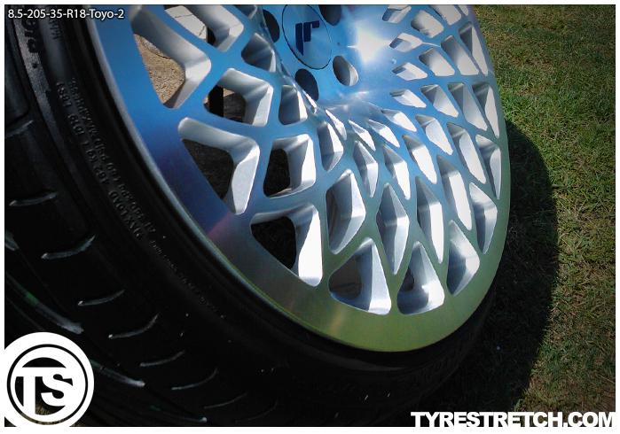 An example of tyre stretch: 205/35 R18 on 8.5J – TOYO