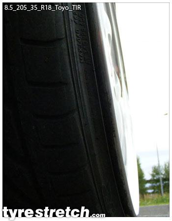 An example of tyre stretch: 205/35 R18 on 8.5J – TOYO