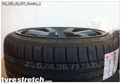 An example of tyre stretch: 205/40 R17 on 8.5J – KUMHO