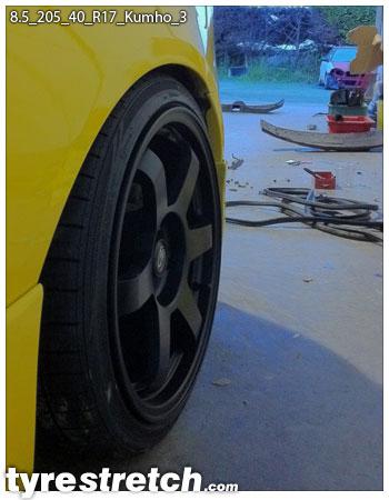 An example of tyre stretch: 205/40 R17 on 8.5J – KUMHO