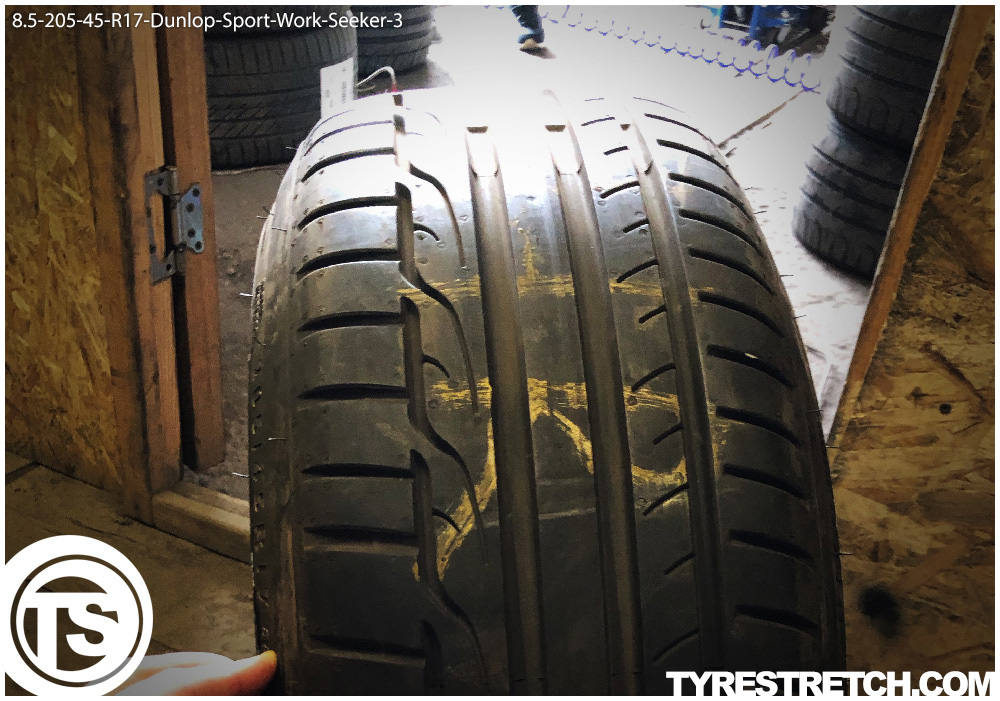 An example of tyre stretch: 205/45 R17 on 8.5J – DUNLOP (WORK)