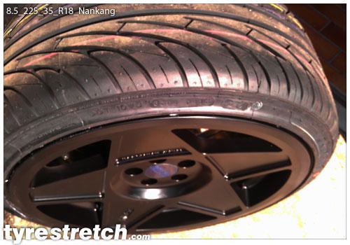 An example of tyre stretch: 225/35 R18 on 8.5J – NANKANG