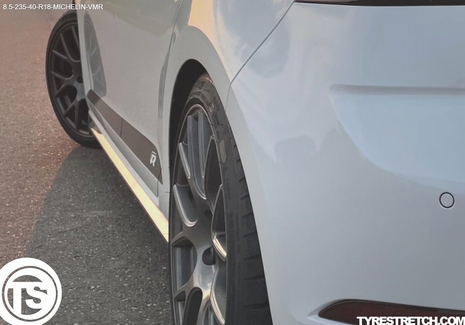 An example of tyre stretch: 235/40 R18 on 8.5J – MICHELIN (VMR)