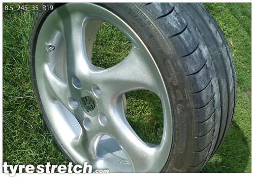 An example of tyre stretch: 245/35 R19 on 8.5J