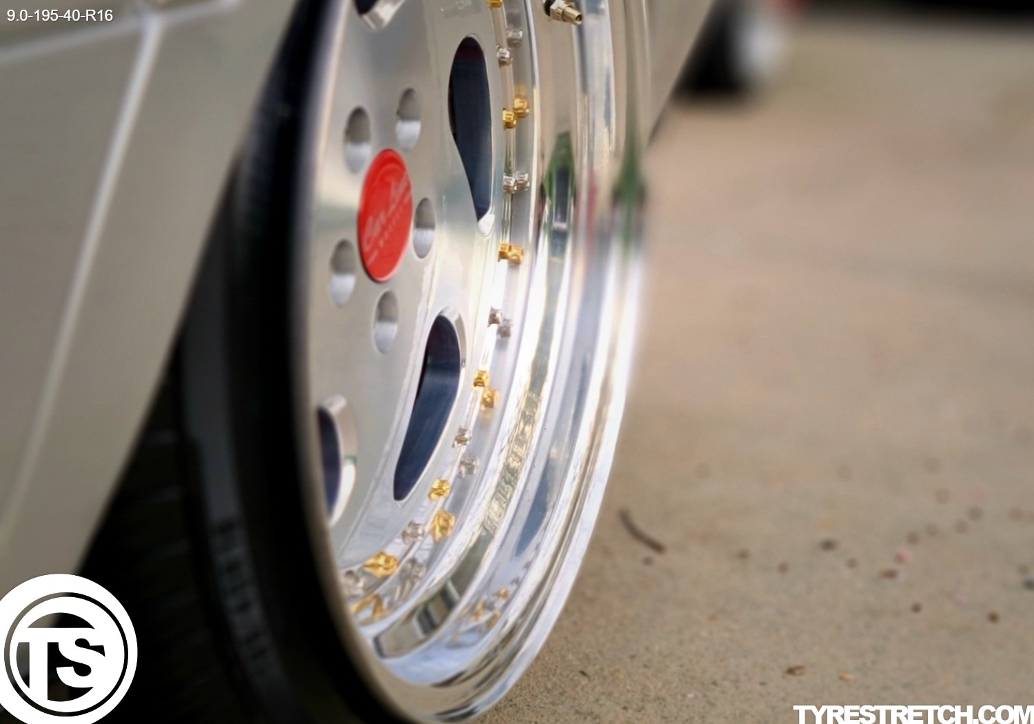 An example of tyre stretch: 195/40 R16 on 9.0J – ARROYO (CARLINE)