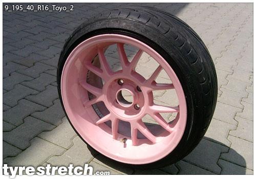 An example of tyre stretch: 195/40 R16 on 9.0J – TOYO