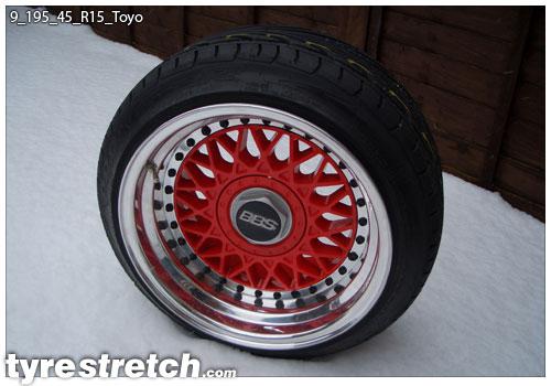 An example of tyre stretch: 195/45 R15 on 9.0J – TOYO
