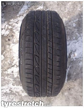 An example of tyre stretch: 195/45 R15 on 9.0J – BRIDGESTONE