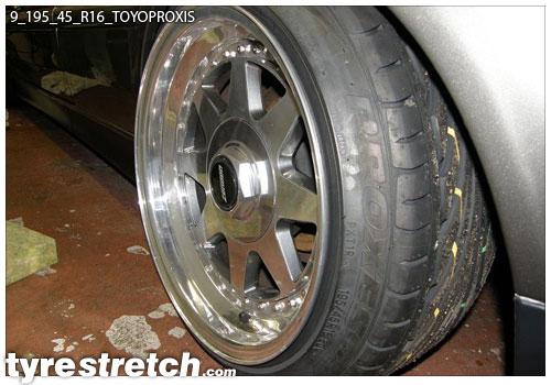 An example of tyre stretch: 195/45 R16 on 9.0J – TOYO