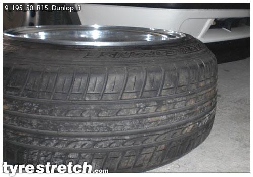 An example of tyre stretch: 195/50 R15 on 9.0J – DUNLOP