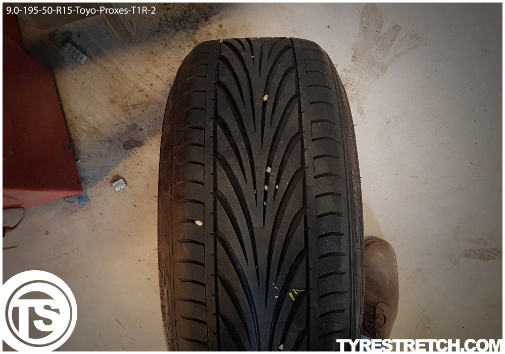 An example of tyre stretch: 195/50 R15 on 9.0J – TOYO