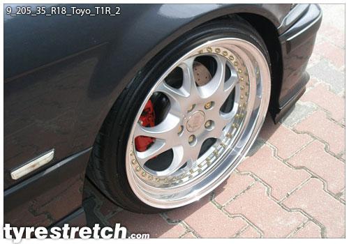 An example of tyre stretch: 205/35 R18 on 9.0J – TOYO