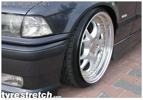 An example of tyre stretch: 205/35 R18 on 9.0J – TOYO