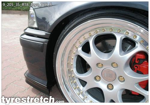 An example of tyre stretch: 205/35 R18 on 9.0J – TOYO