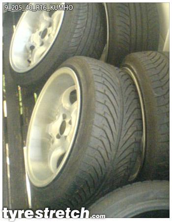 An example of tyre stretch: 205/40 R16 on 9.0J – KUMHO